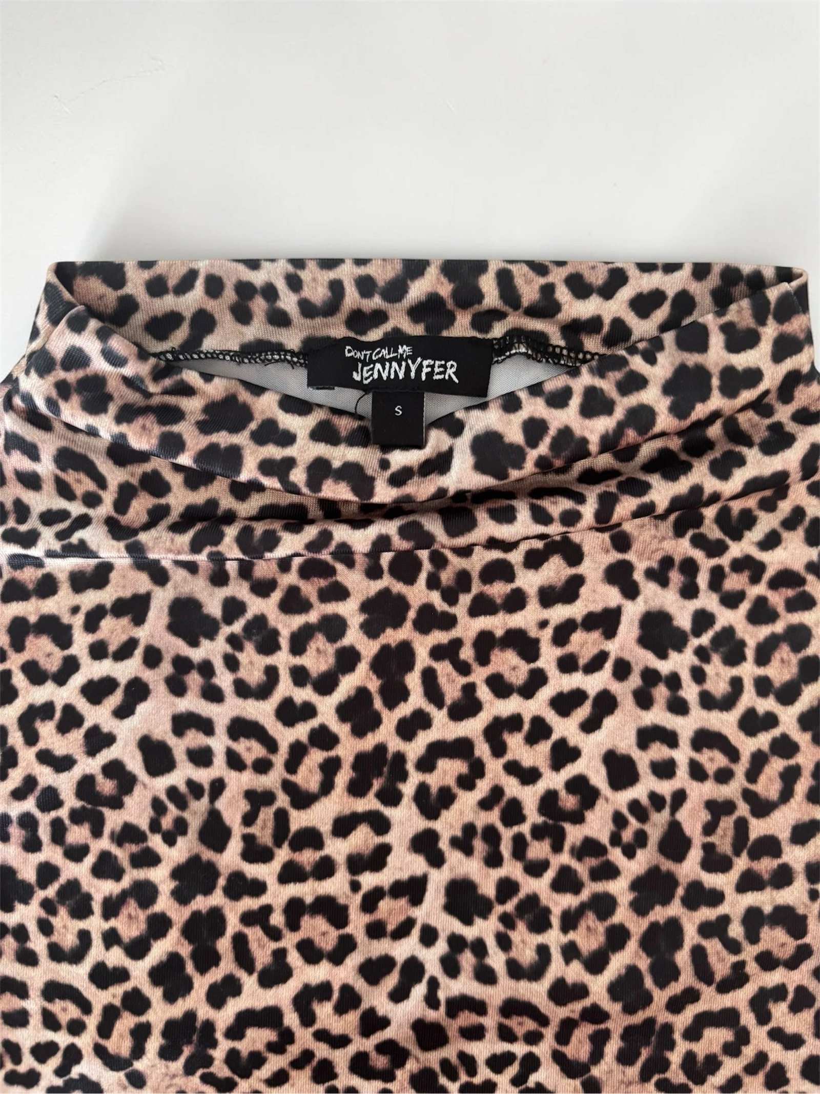 Top franzido com estampa de leopardo gola alta / sem mangas – photo 3